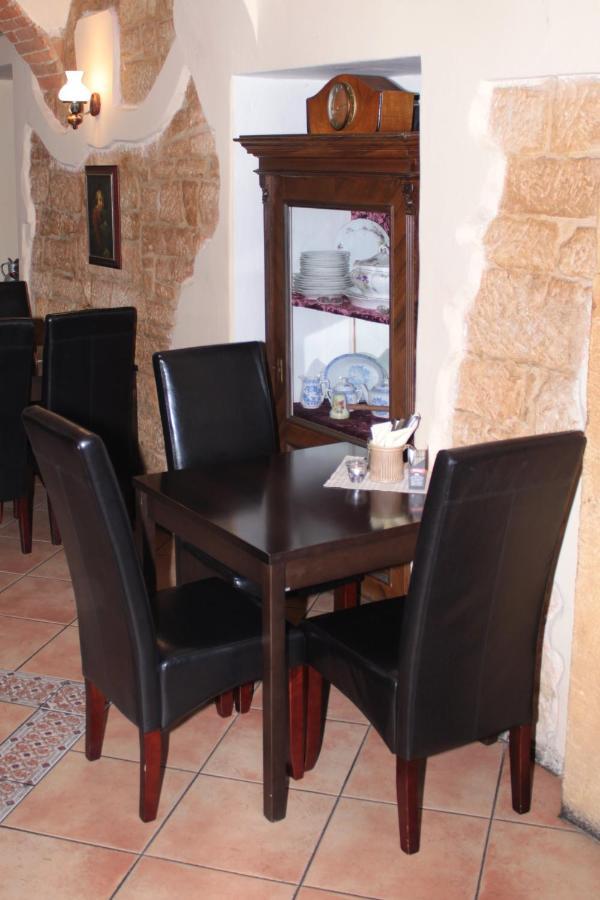 Hotel Kralovsky Dvur Hořice Extérieur photo