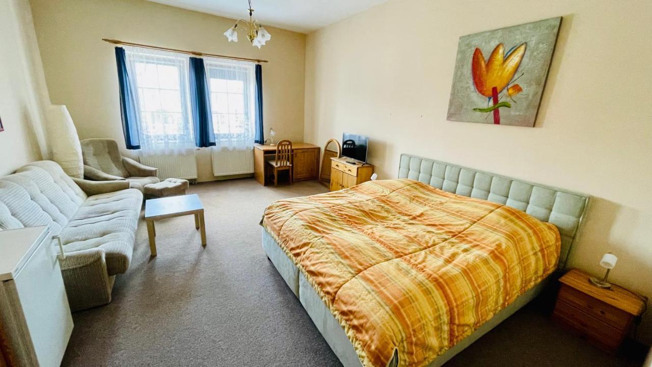 Hotel Kralovsky Dvur Hořice Extérieur photo