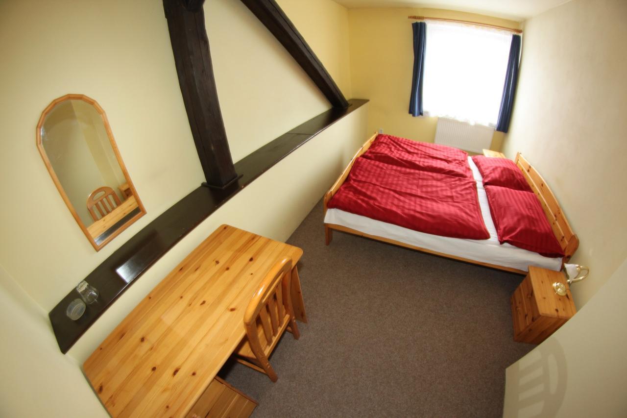 Hotel Kralovsky Dvur Hořice Extérieur photo